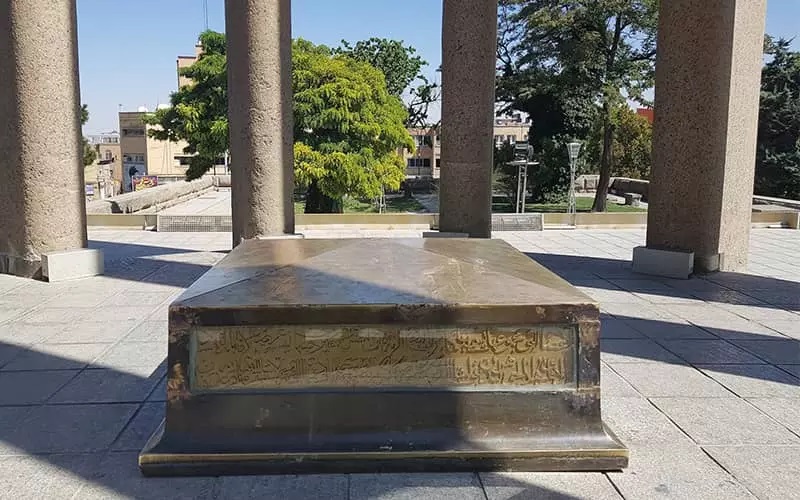 آرامگاه بوعلی سینا کجاست